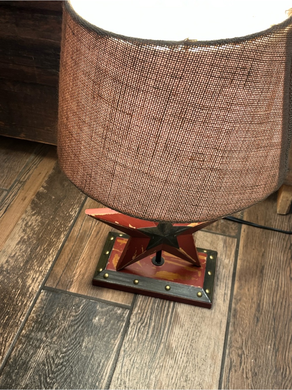 Rustic Red Star Table Lamp - Picture 6 of 6